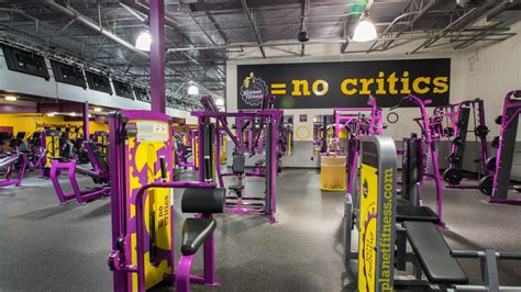 planet fitness store hours